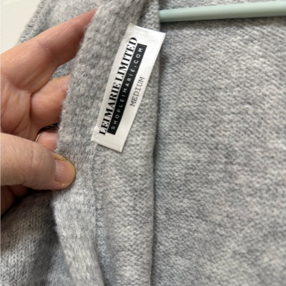 Reversible Gray Bow Sweater - Picture 6 of 8